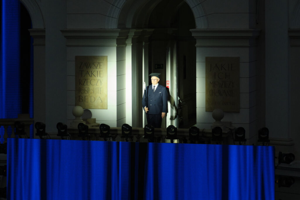 Jerzy Barański podczas uroczystego rozpoczęcia części artystycznej Gali 75-lecia Ruchu Studenckiego. (fot. Fot. Marcin Zawadzki.)